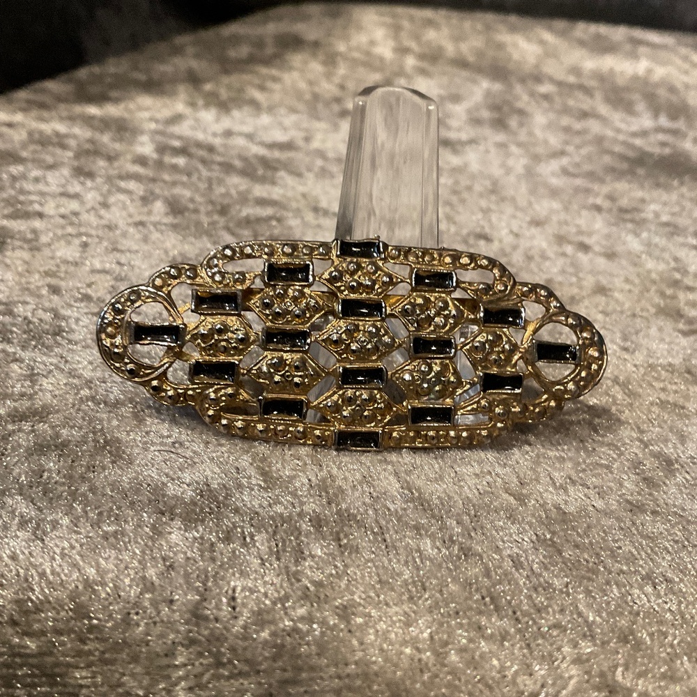 Vintage Black and Gold Oval Brooch